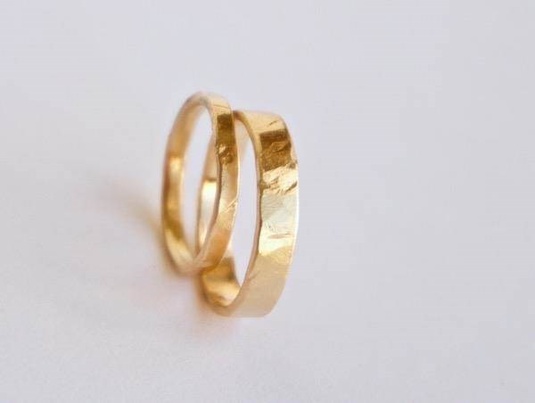 Hammered Gold wedding ring set 