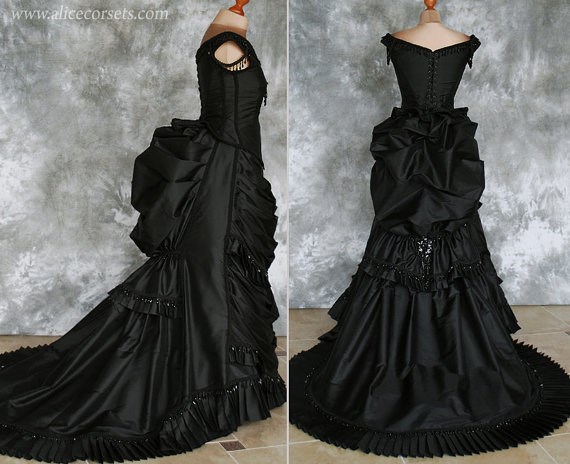 Victorian bustle gown from Alice Corsets | Misfit Wedding