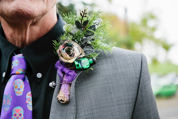 Alternative wedding buttonhole, photo by Lorna Lovecraft | Misfit Wedding