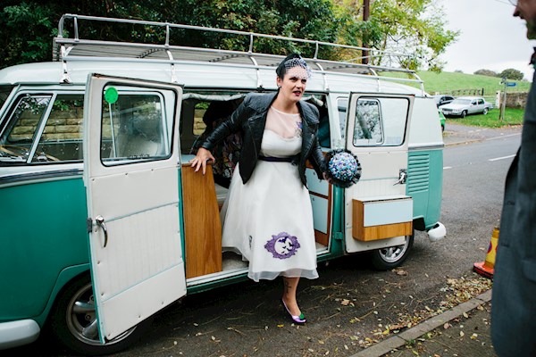 Bride arriving in style, photo by Lorna Lovecraft | Misfit Wedding