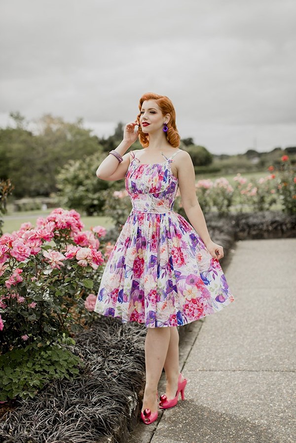 Watercolour flowers and feathers 50s vintage dress from Sarsparilly | Misfit Wedding
