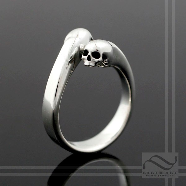 Adjustable silver skull ring from MooreDesign13 on Etsy | Misfit Wedding
