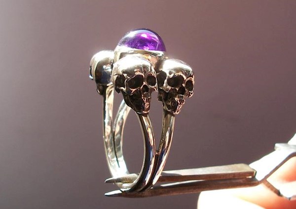 Four skulls and Amethyst engagement ring from Silveralexa | Misfit Wedding