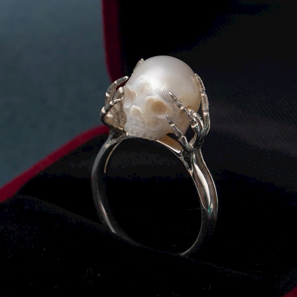 Skull statement ring carved from a pearl from Vemeer Jewelry | Misfit Wedding